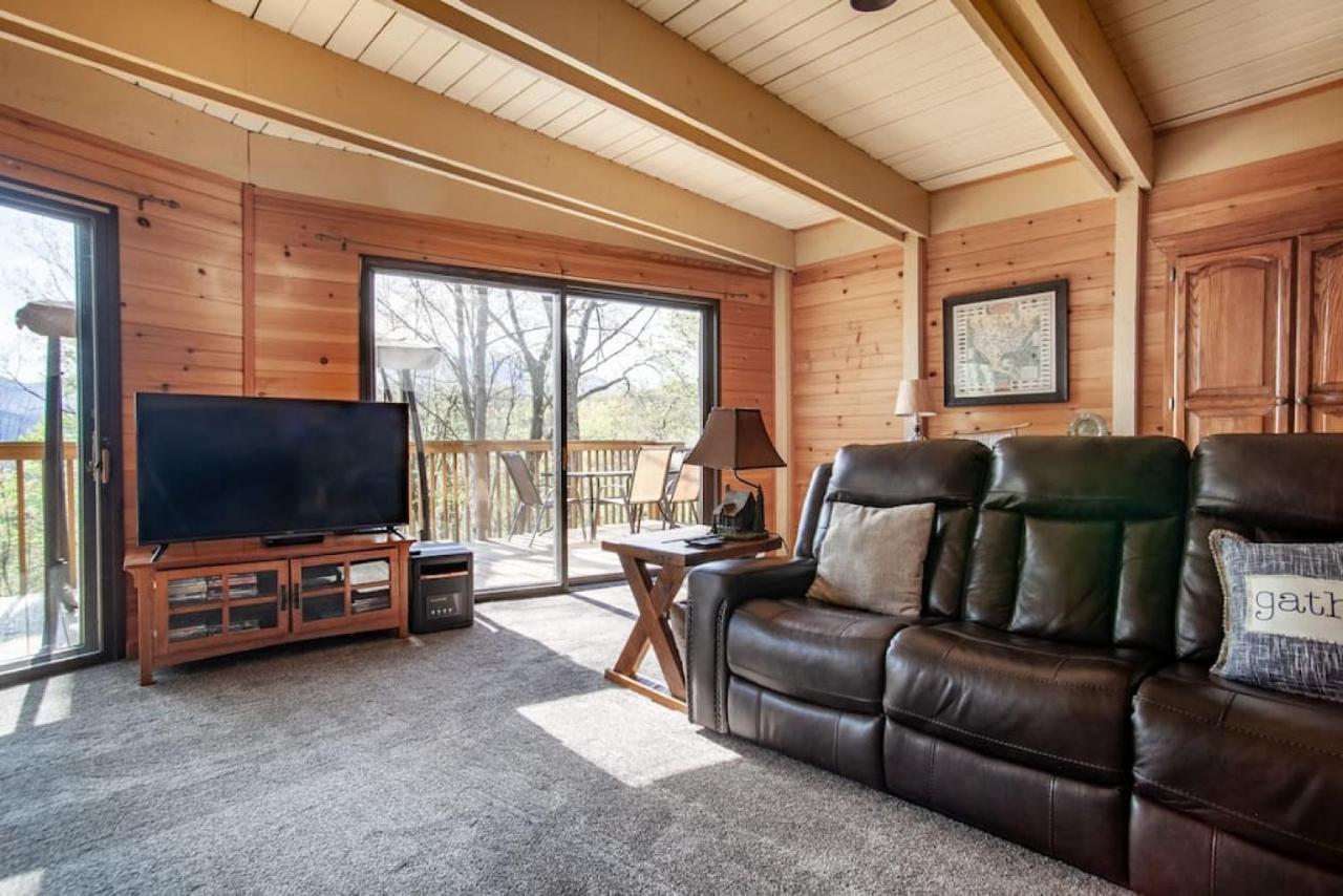 Bear View Chalet With Hot Tub And Near Ober Gatlinburg Extérieur photo
