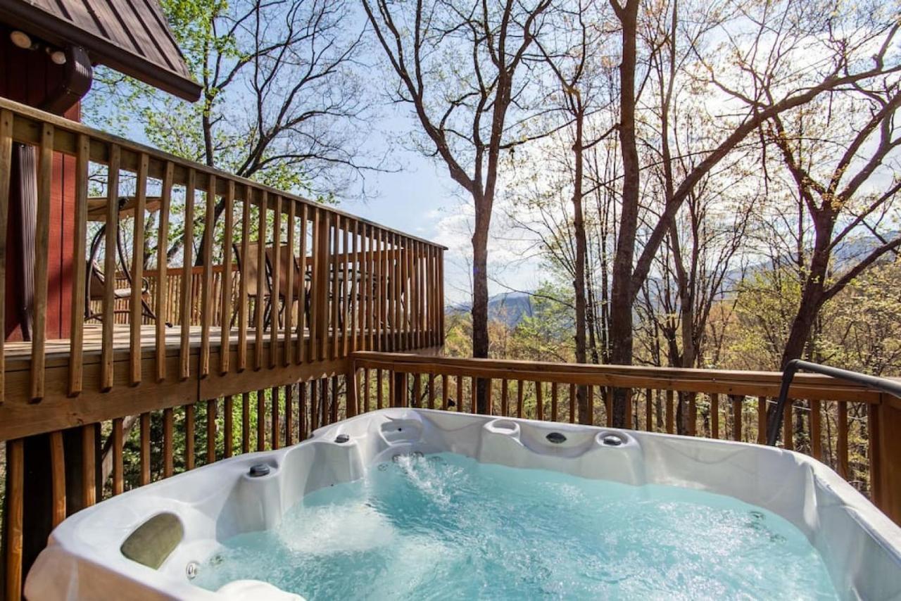 Bear View Chalet With Hot Tub And Near Ober Gatlinburg Extérieur photo