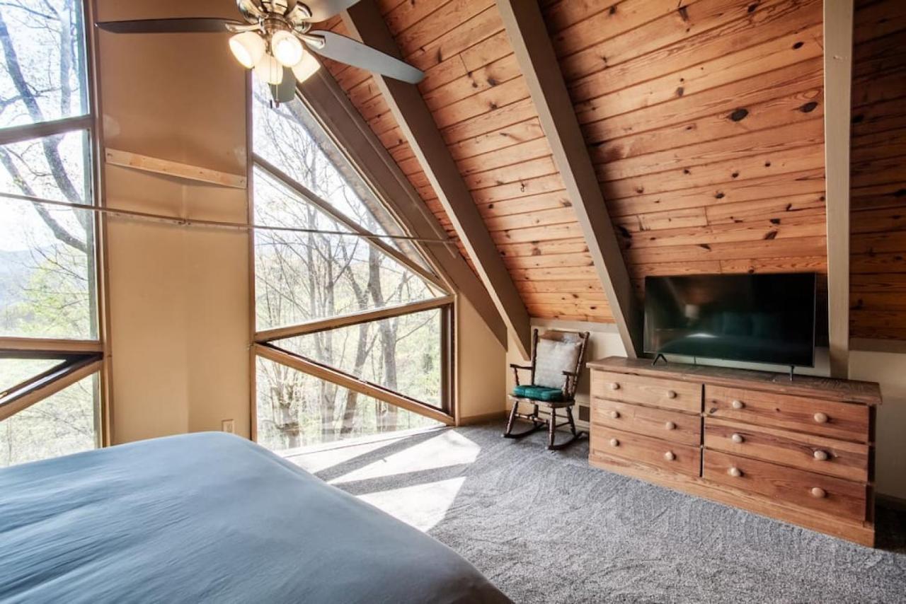 Bear View Chalet With Hot Tub And Near Ober Gatlinburg Extérieur photo